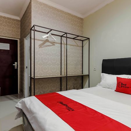 בקאסי Reddoorz Plus Near Lippo Cikarang Mall מראה חיצוני תמונה