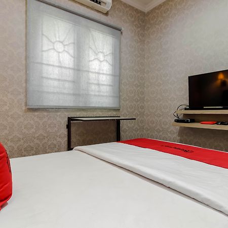 בקאסי Reddoorz Plus Near Lippo Cikarang Mall מראה חיצוני תמונה