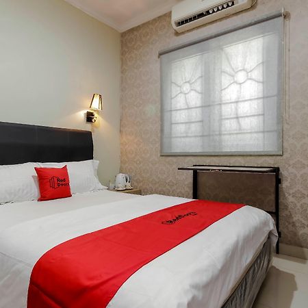 בקאסי Reddoorz Plus Near Lippo Cikarang Mall מראה חיצוני תמונה