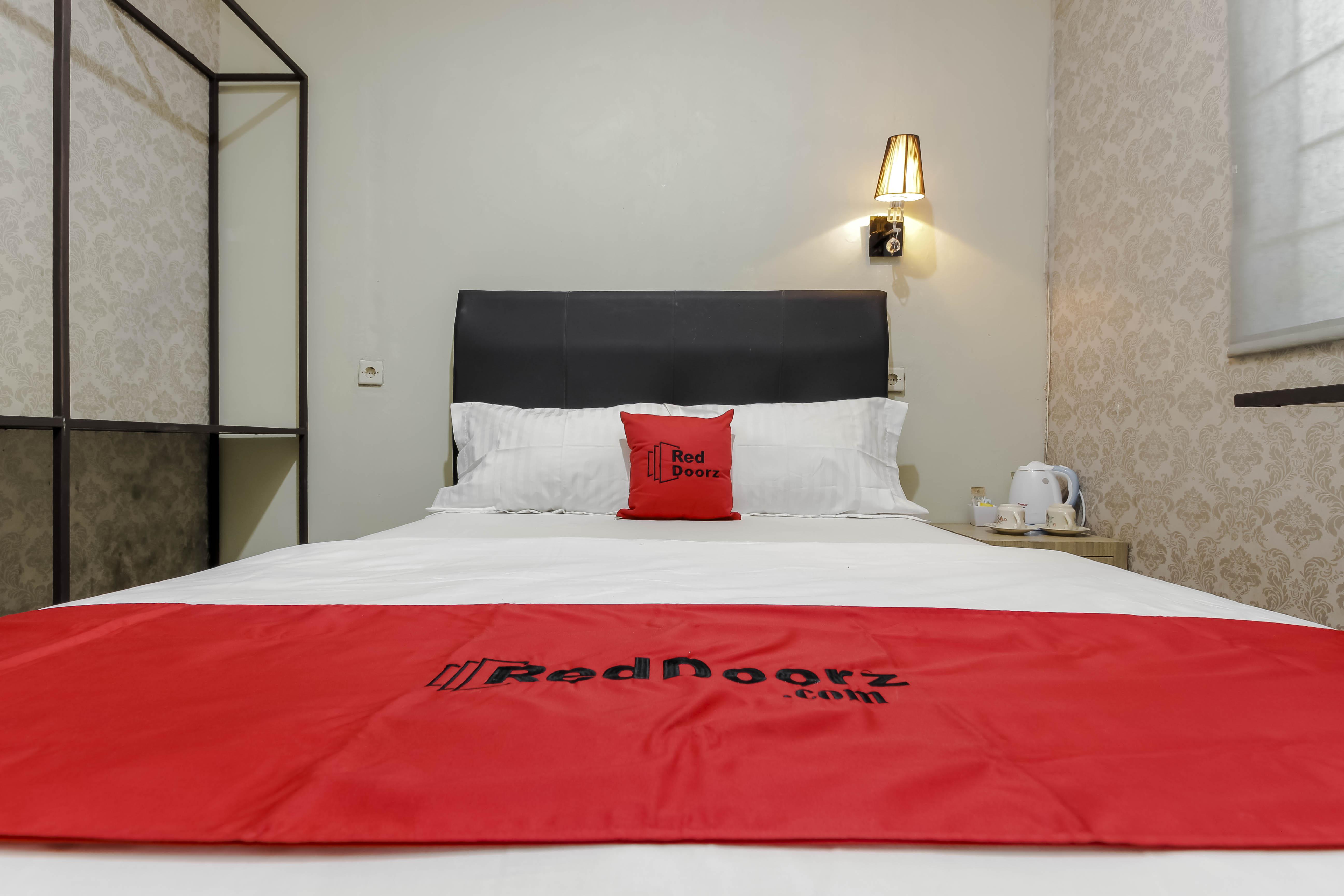 בקאסי Reddoorz Plus Near Lippo Cikarang Mall מראה חיצוני תמונה
