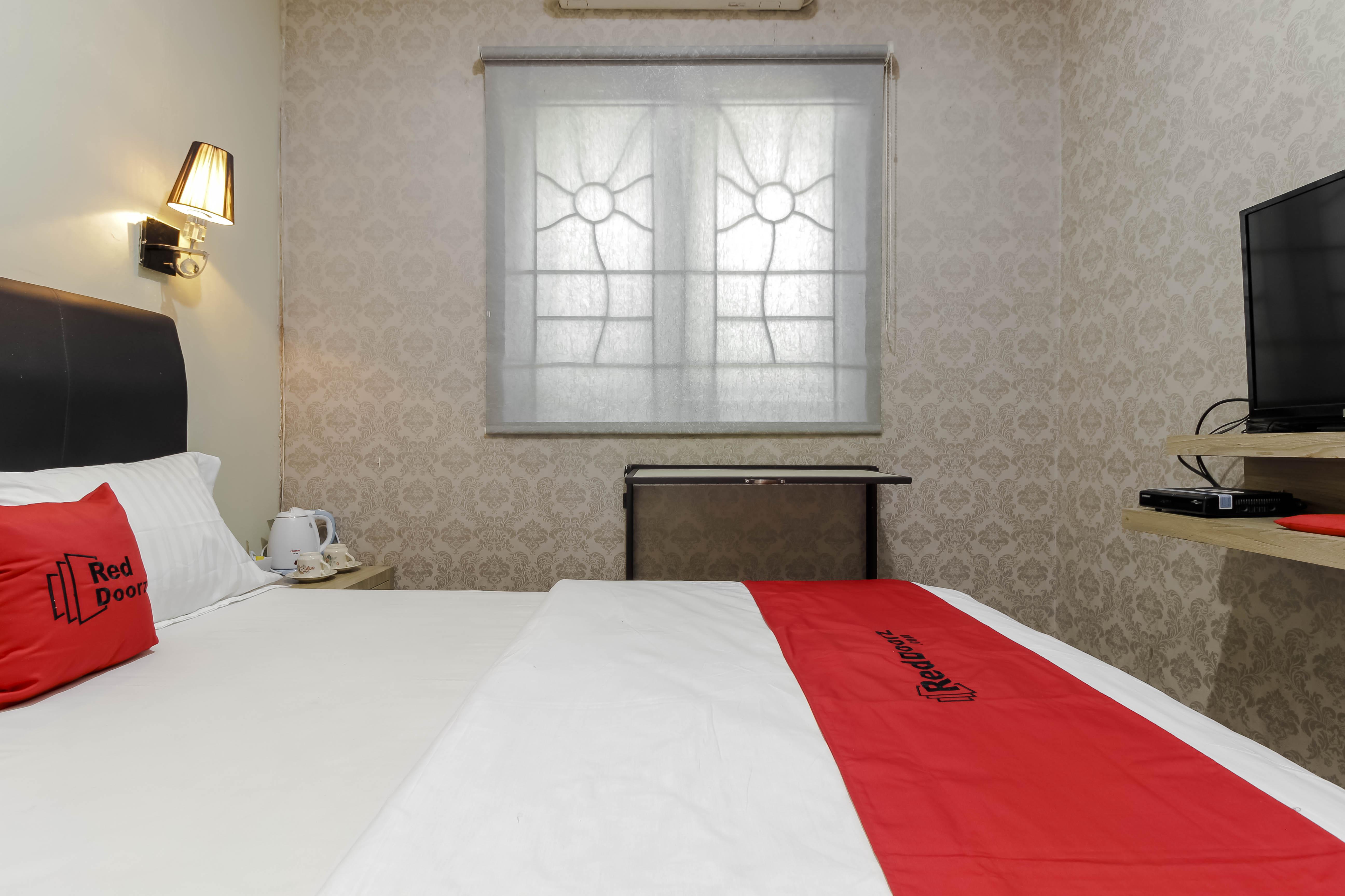 בקאסי Reddoorz Plus Near Lippo Cikarang Mall מראה חיצוני תמונה