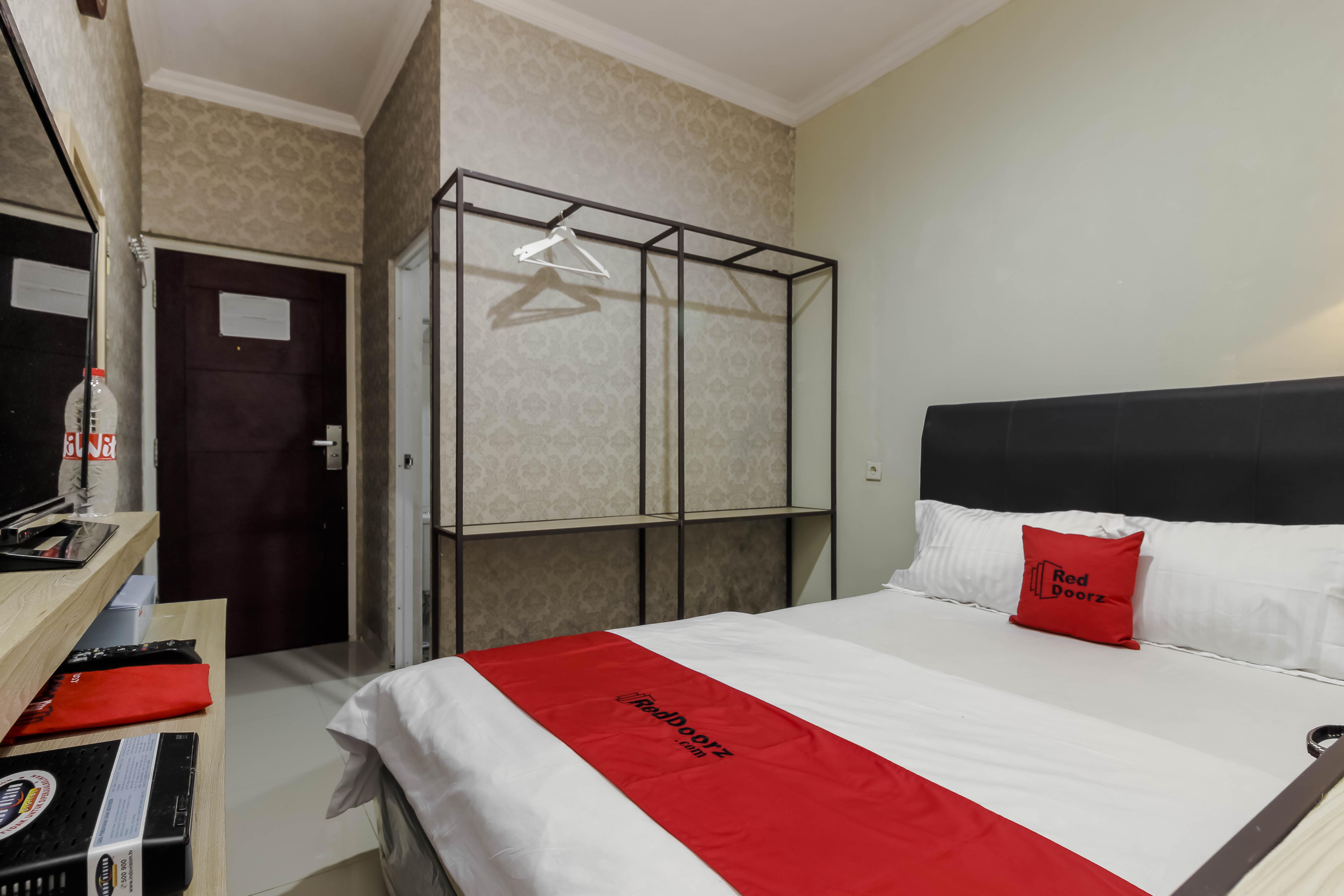בקאסי Reddoorz Plus Near Lippo Cikarang Mall מראה חיצוני תמונה