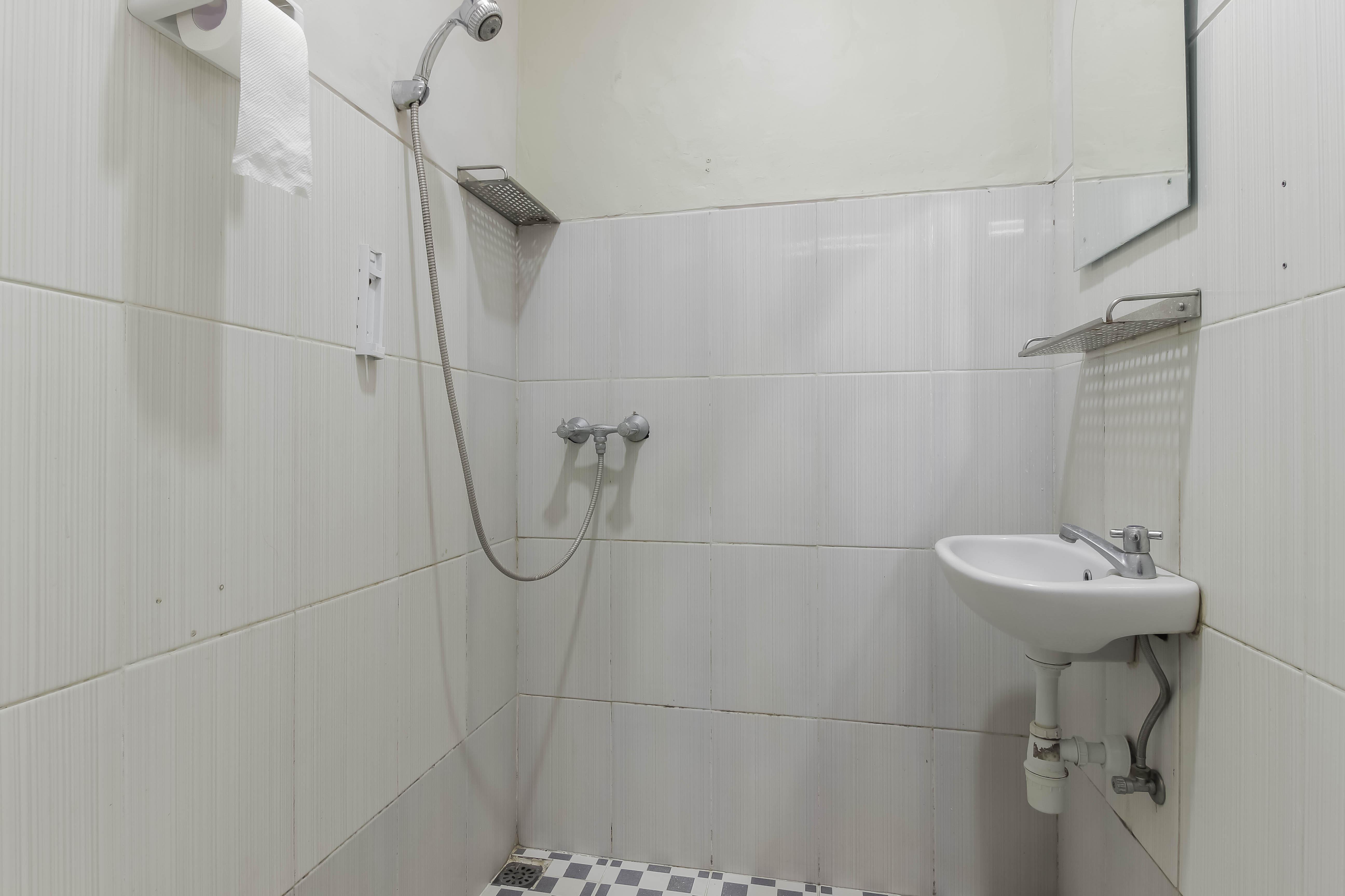 בקאסי Reddoorz Plus Near Lippo Cikarang Mall מראה חיצוני תמונה
