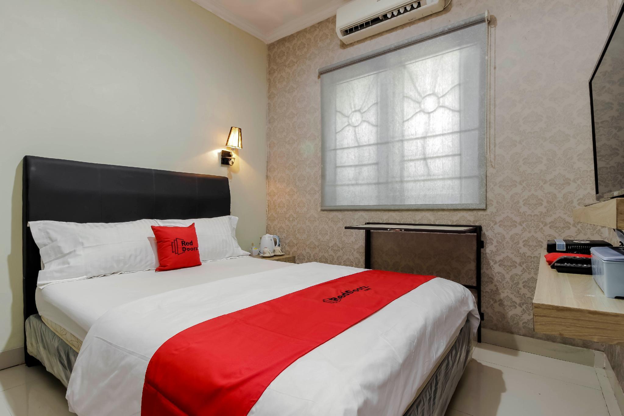 בקאסי Reddoorz Plus Near Lippo Cikarang Mall מראה חיצוני תמונה